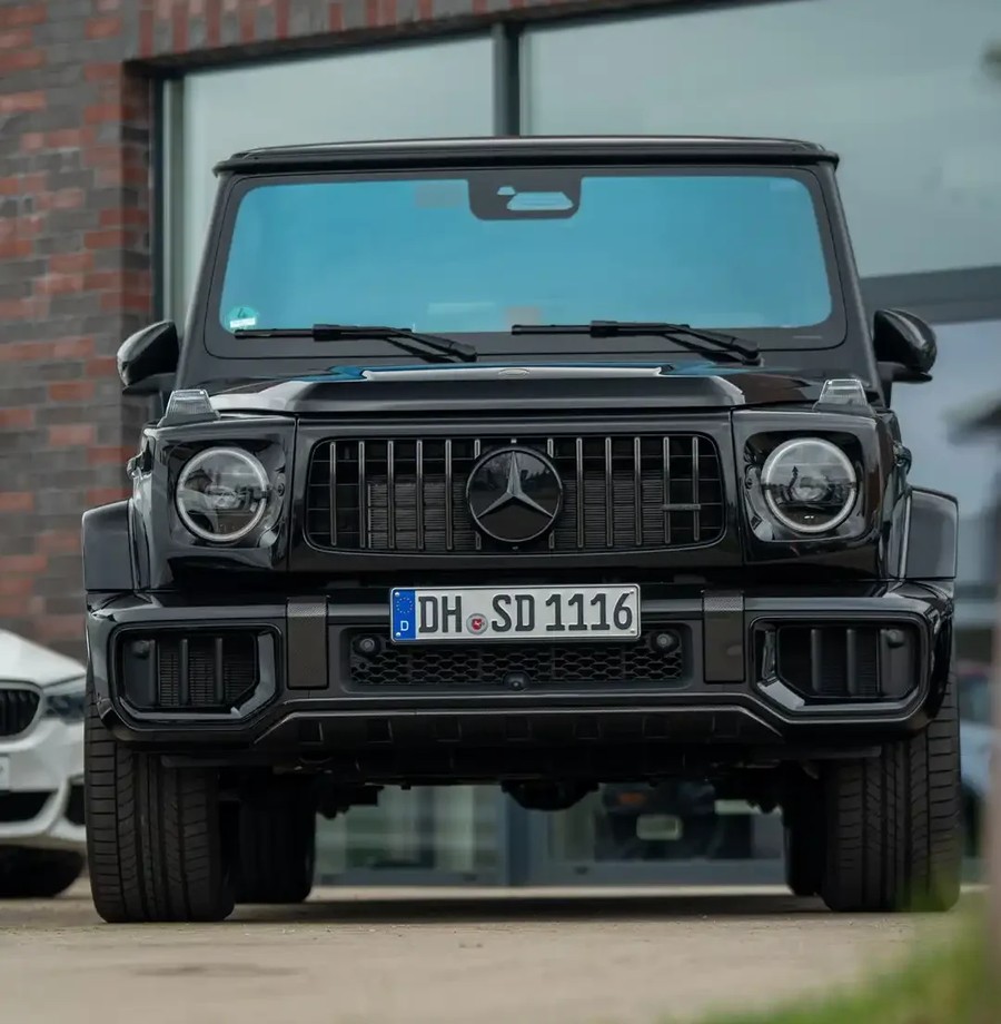 Mercedes-Benz G-Klasse vor dem Autohaus Neeman in Syke